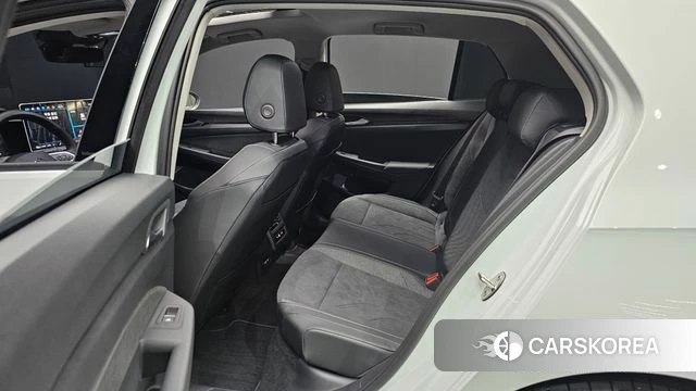 Volkswagen Golf 8th Generation 2026 Белый из Кореи, фото 4