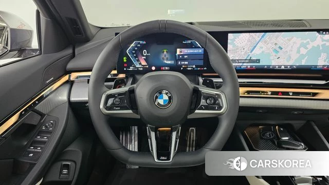 BMW 5 Series (G60) 2025 Серебристо-серый из Кореи, фото 4