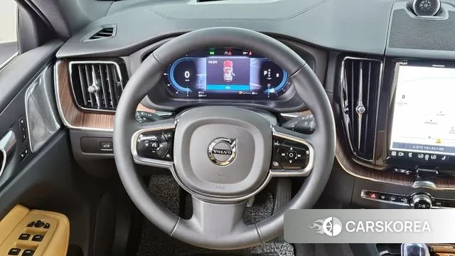 Volvo XC60 second Generation 2024 Белый из Кореи, фото 4