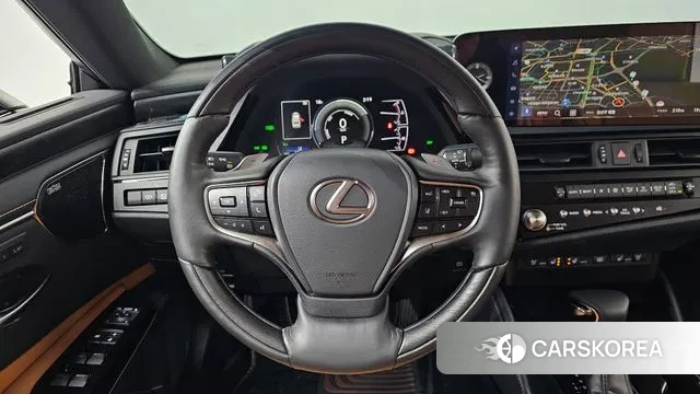 Lexus ES300h 7th generation 2024 Белый из Кореи, фото 4