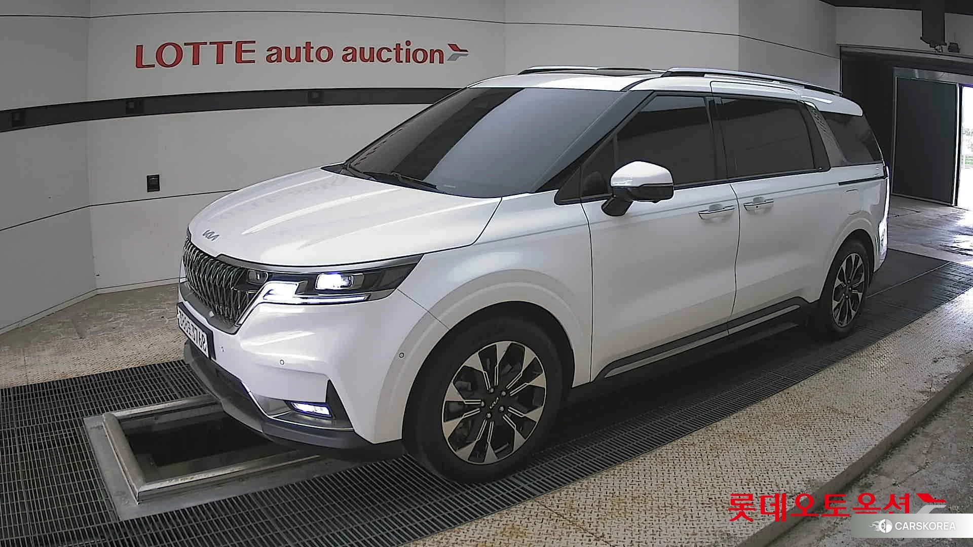 Kia Carnival 2023 Белый из Кореи, фото 4