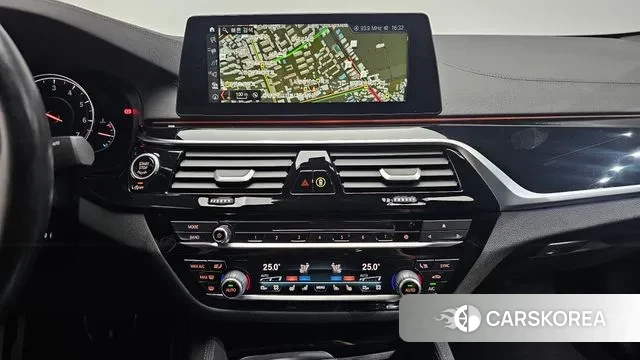 BMW 5 Series (G30) 2018 Светло-серебряный цвет из Кореи, фото 4