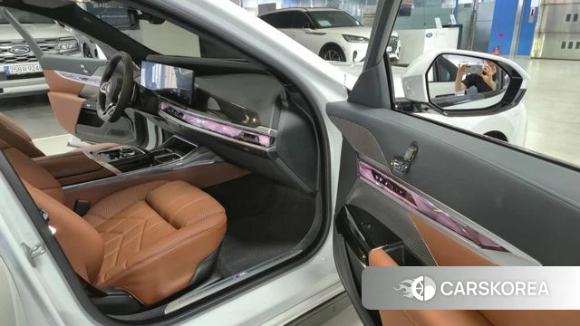 BMW 7 Series (G70) 2026 Белый из Кореи, фото 4