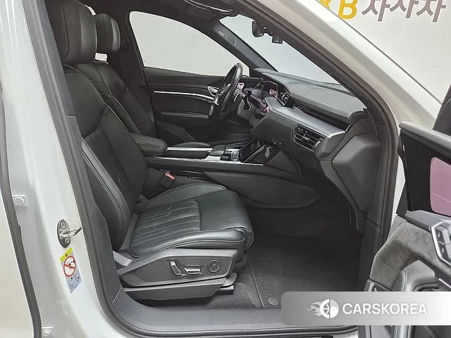 Audi e-Tron 2020 Белый из Кореи, фото 4