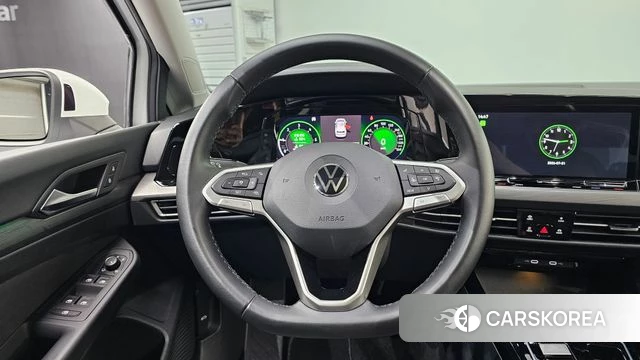 Volkswagen Golf 8th Generation 2023 Белый из Кореи, фото 4
