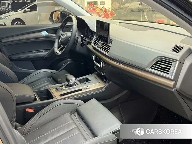 Audi Q5L 2022 Черный из Китая, фото 4