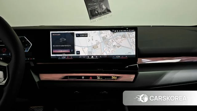 BMW 5 Series (G60) 2025 Черный из Кореи, фото 4
