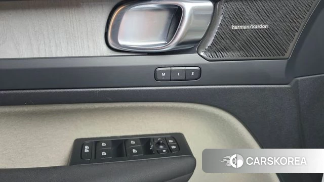 Volvo XC40 2023 Белый из Кореи, фото 4