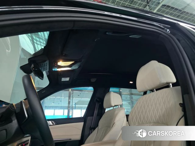 BMW X7 (G07) 2025 Черный из Кореи, фото 4