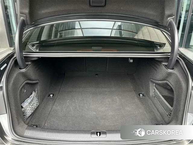 Audi A4L 2021 Темно-серый из Китая, фото 4