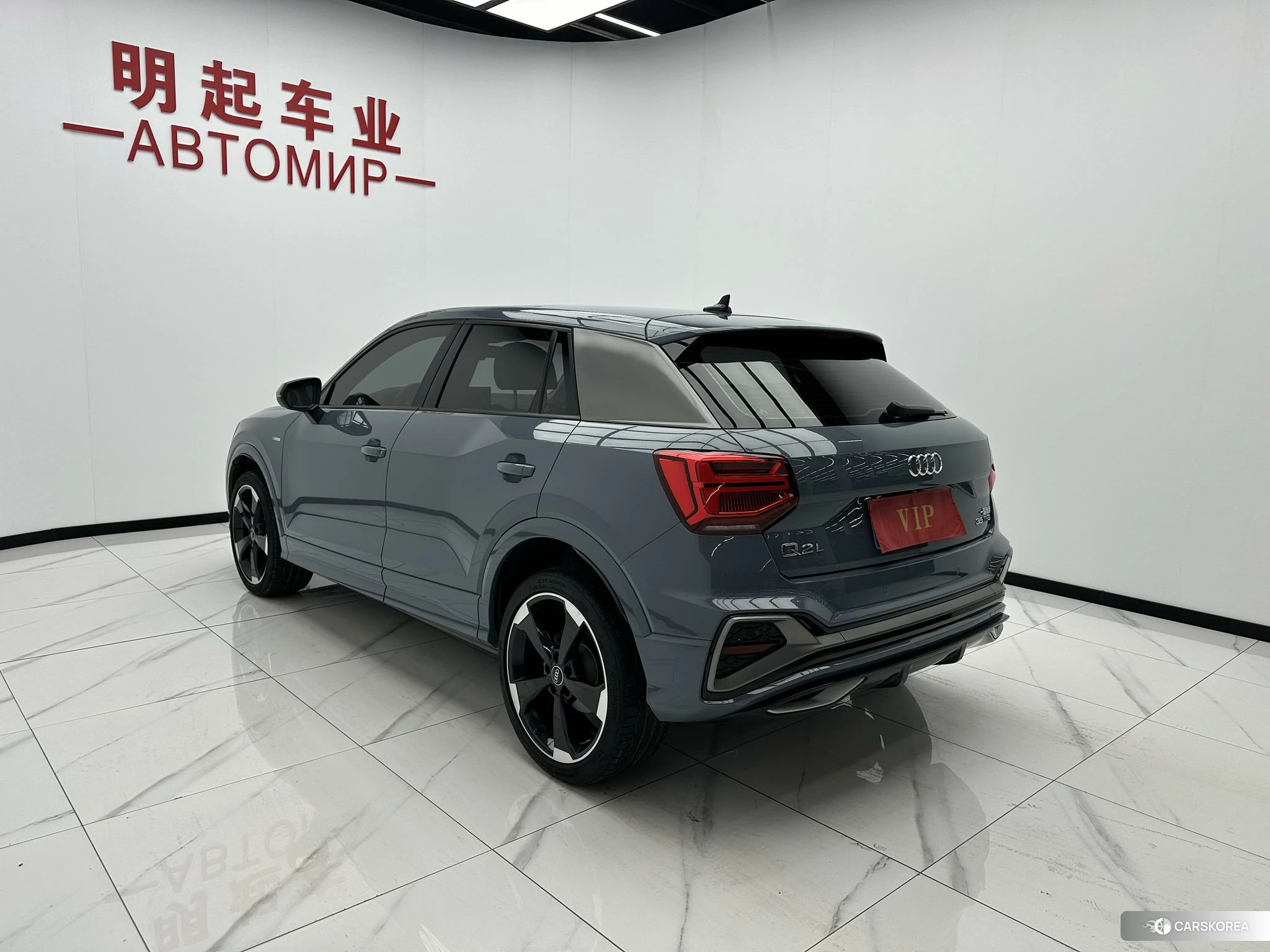 Audi Q2L 2021 Темно-серый из Китая, фото 4