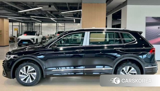 Volkswagen Tiguan L PHEV 2025 Черный из Китая, фото 4