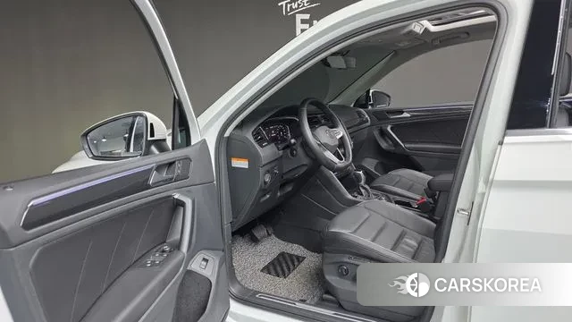 Volkswagen Tiguan second Generation 2022 Белый из Кореи, фото 4