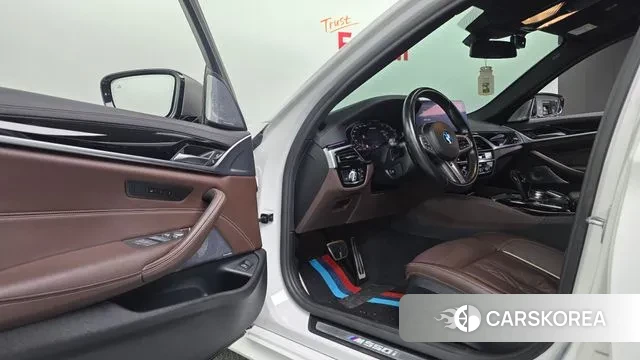 BMW 5 Series (G30) 2022 Белый из Кореи, фото 4