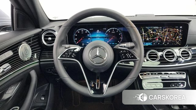 Mercedes-Benz E-Class W213 2023 Светло-серебряный цвет из Кореи, фото 4