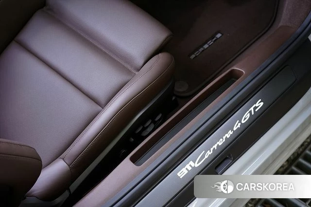 Porsche 911(992) 2023 Серебристо-серый из Кореи, фото 4