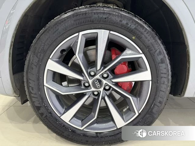 Audi Q5L 2025 Темно-серый из Китая, фото 4