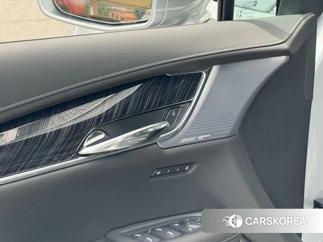 Cadillac XT6 2026 Серебристо-серый из Китая, фото 4