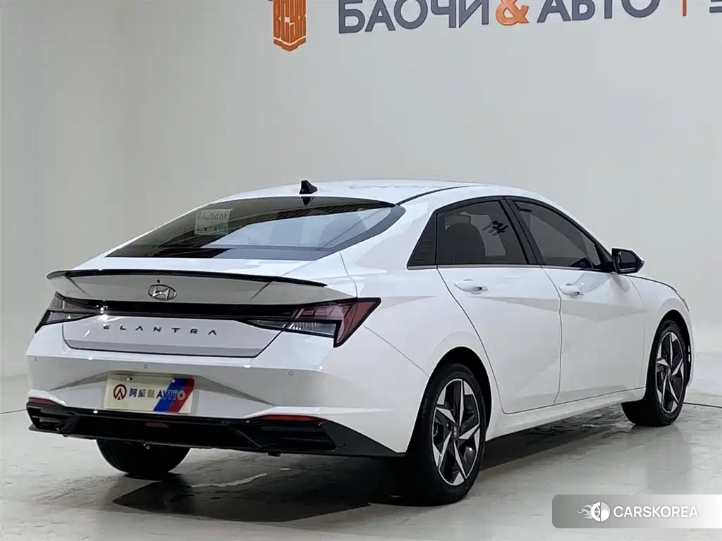 Hyundai Elantra 2023 Белый из Китая, фото 5