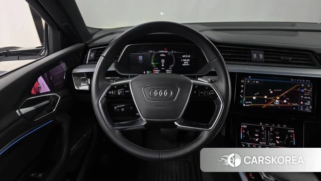 Audi e-Tron 2022 Белый из Кореи, фото 4