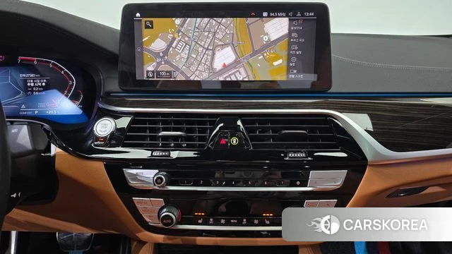 BMW 5 Series (G30) 2022 Белый из Кореи, фото 4