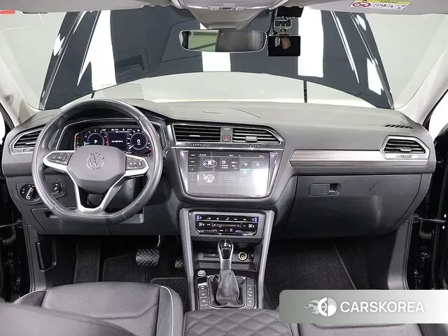 Volkswagen Tiguan Allspace 2023 Черный из Кореи, фото 4