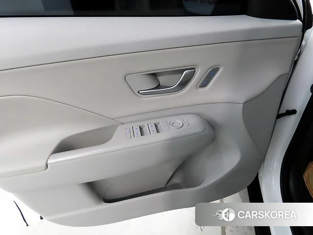 Hyundai Kona Hybrid (SX2) 2023 Белый из Кореи, фото 4
