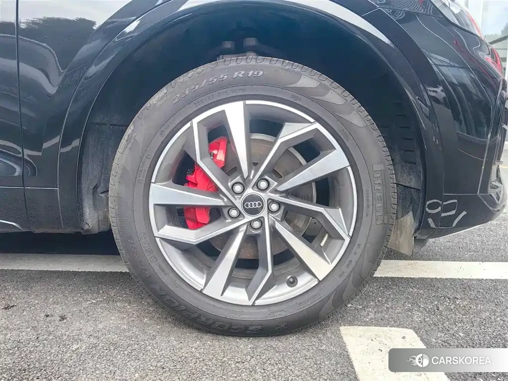 Audi Q5L 2025 Черный из Китая, фото 5