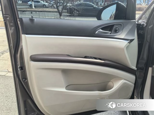 Buick GL8 2023 Коричневый из Китая, фото 4