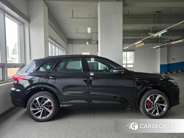 Audi Q5 (80A) 2025 Черный из Кореи, фото 4