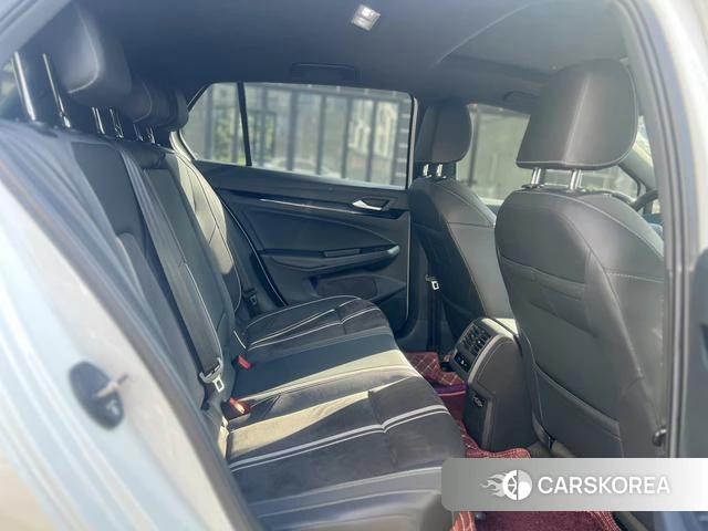 Volkswagen Golf 2023 Белый из Китая, фото 4