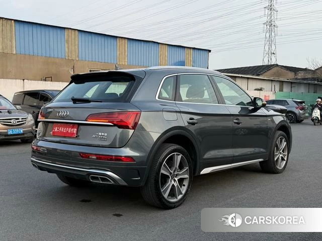 Audi Q5L 2021 Темно-серый из Китая, фото 4