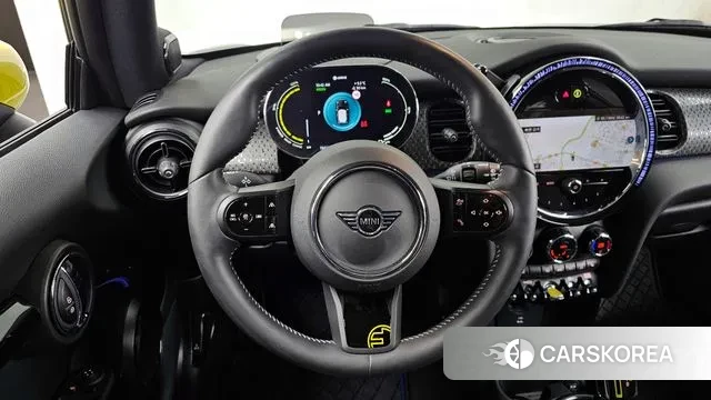 Mini Cooper Electric 2023 Черный из Кореи, фото 4