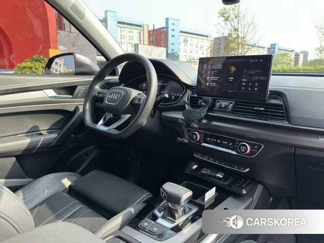 Audi Q5L 2021 Темно-серый из Китая, фото 4