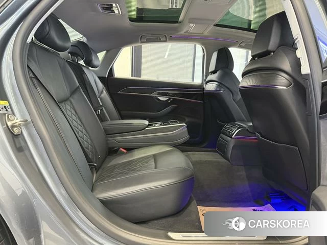 Audi A8 2021 Серебристо-серый из Китая, фото 4