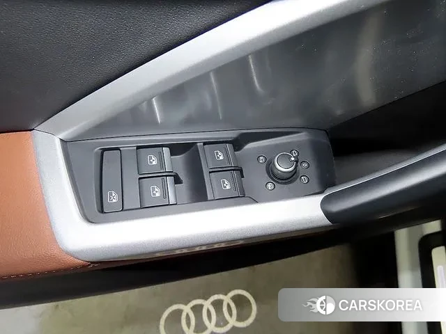 Audi Q3 (F3) 2024 Белый из Кореи, фото 4