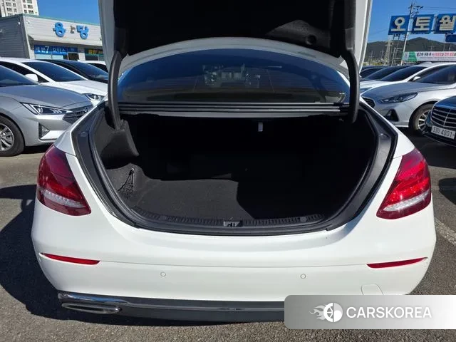 Mercedes-Benz E-Class W213 2018 Белый из Кореи, фото 4