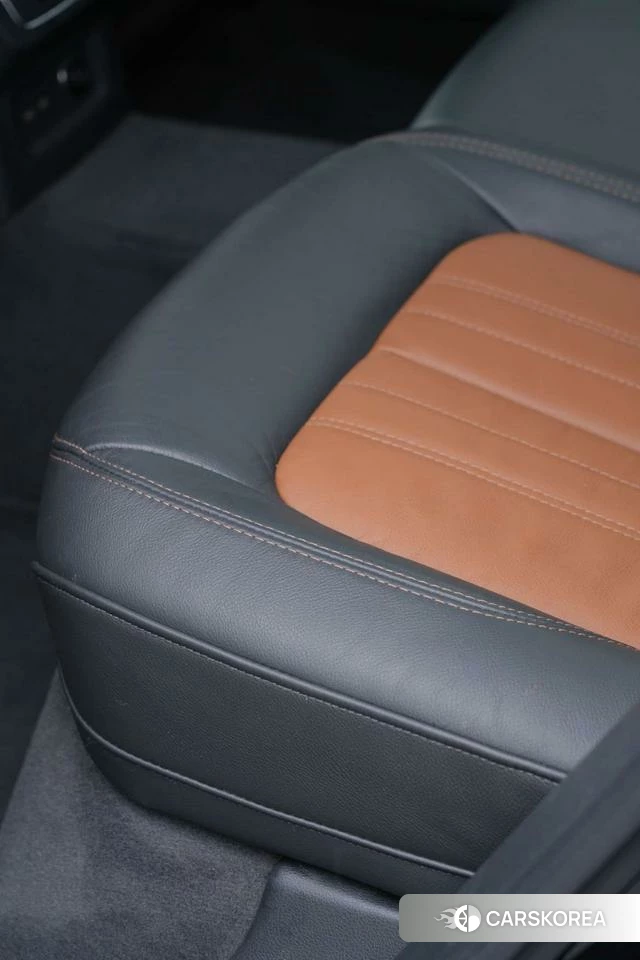Audi Q5L 2021 Черный из Китая, фото 4