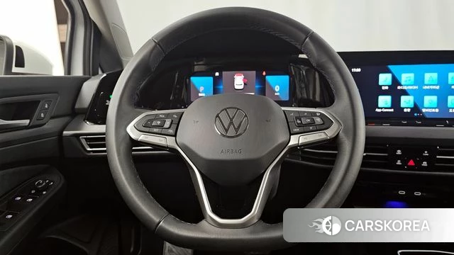 Volkswagen Golf 8th Generation 2024 Белый из Кореи, фото 4