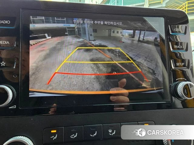 Hyundai Staria 2023 Желтый из Кореи, фото 4