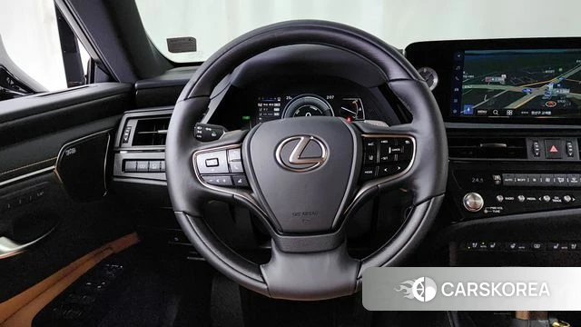 Lexus ES300h 7th generation 2025 Черный из Кореи, фото 4