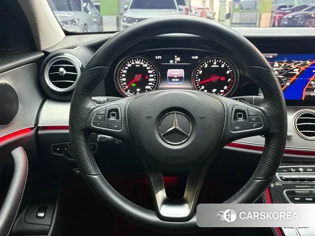 Mercedes-Benz E-Class W213 2018 Белый из Кореи, фото 4