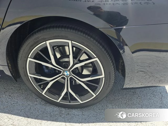 BMW 5 Series (G30) 2022 Черный из Кореи, фото 4