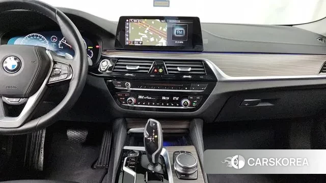 BMW 5 Series (G30) 2019 Белый из Кореи, фото 4