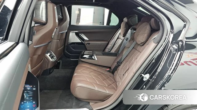 BMW 7 Series (G70) 2023 Черный из Кореи, фото 4