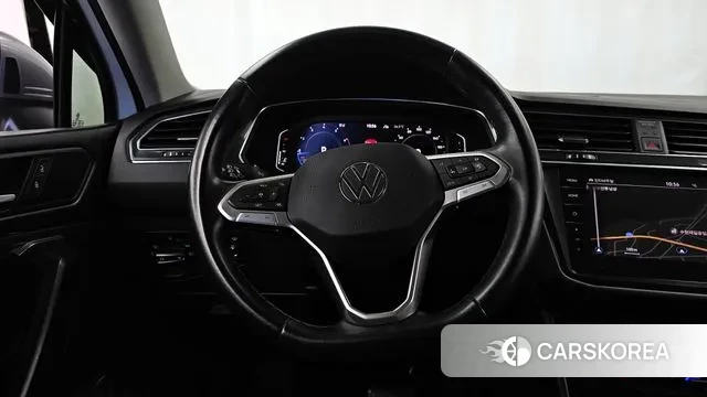 Volkswagen Tiguan Allspace 2023 Белый из Кореи, фото 4