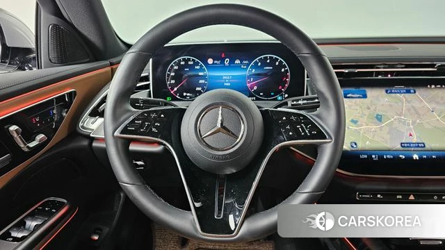 Mercedes-Benz E-Class W214 2024 Светло-серебряный цвет из Кореи, фото 4