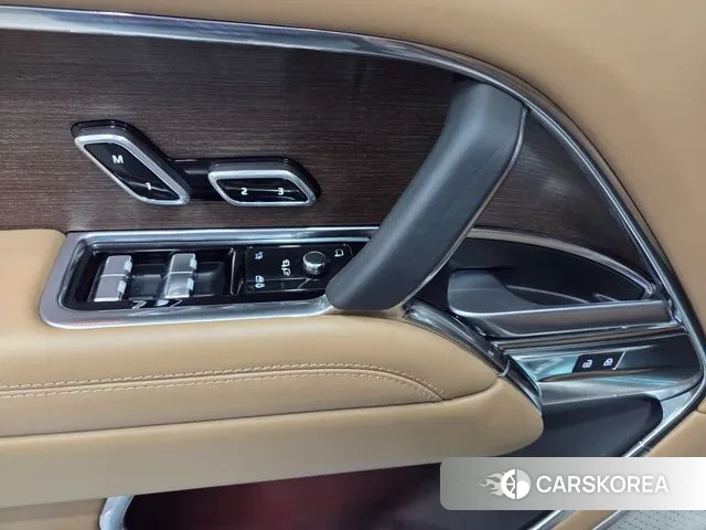 Land Rover Range Rover 5th Generation 2024 Золотой из Кореи, фото 4