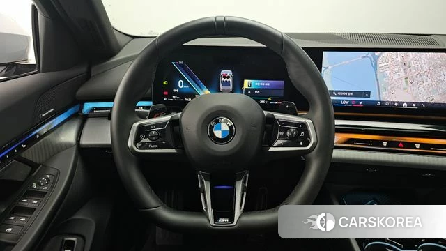 BMW 5 Series (G60) 2025 Серебристо-серый из Кореи, фото 4