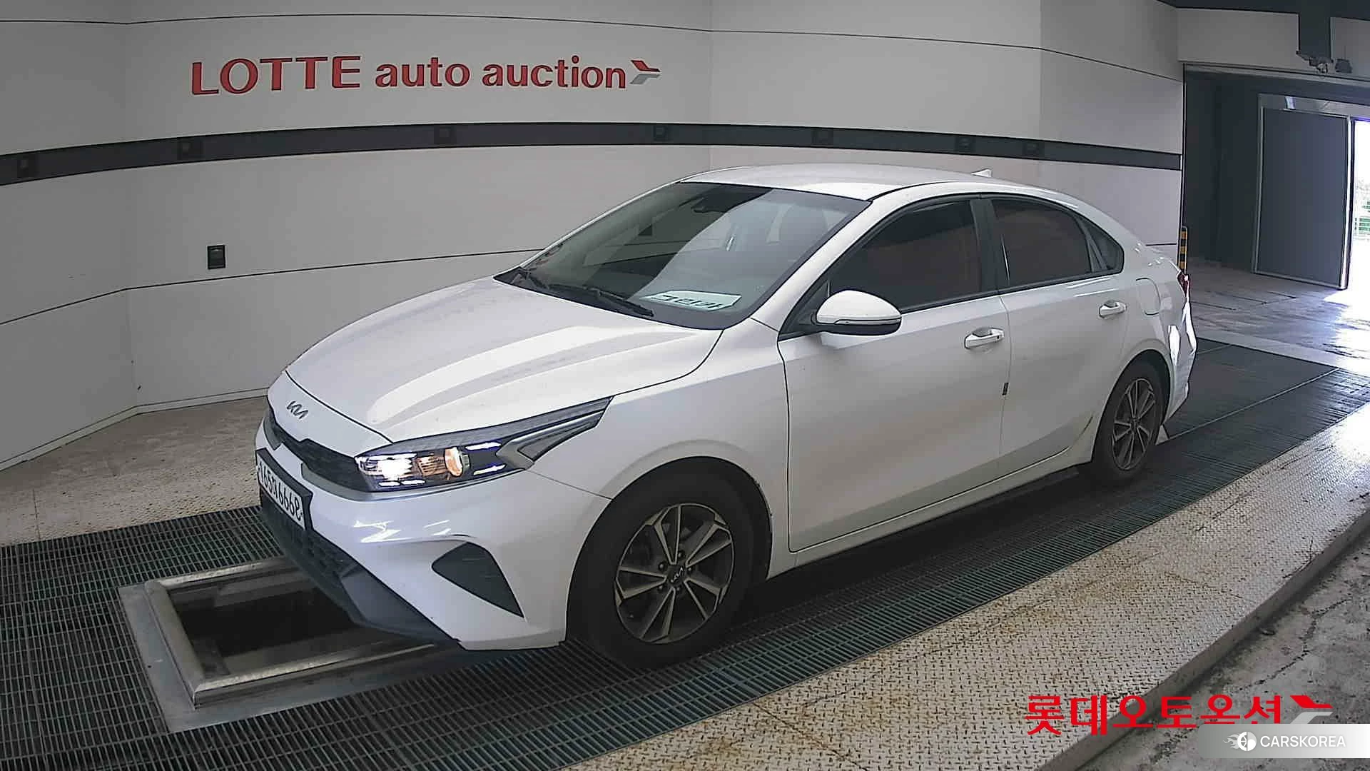 Kia K3 2022 Snow White Pearl из Кореи, фото 4